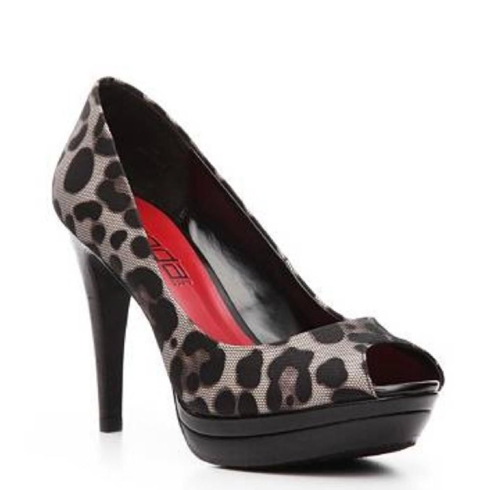 Moda Spana Leopard Print Peep Toe Platform Pumps Heels - Size 9